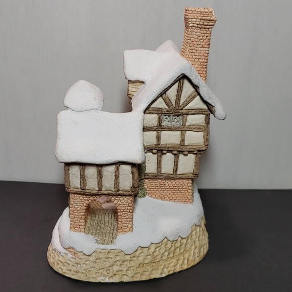 David Winter Cottages - Picture 2 of 5